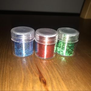 Bundle of cosmetic glitter